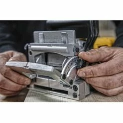 Offres 😍 DEWALT - FRAISEUSE A LAMELLES 600W - DW682K-QS 🔥 -The Défonceuse, lamelleuse et affleureuse look. 46585614 3