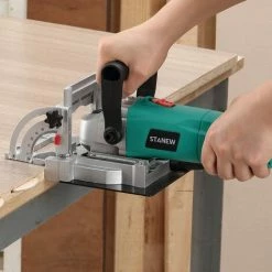 Meilleure affaire 🎁 Fraiseuse à Lamelles STBJ1002 900W, Réglage D'angle D'inclinaison 90°,Sac à Poussière Et Clé STANEW 🛒 -The Défonceuse, lamelleuse et affleureuse look. 63862142 5