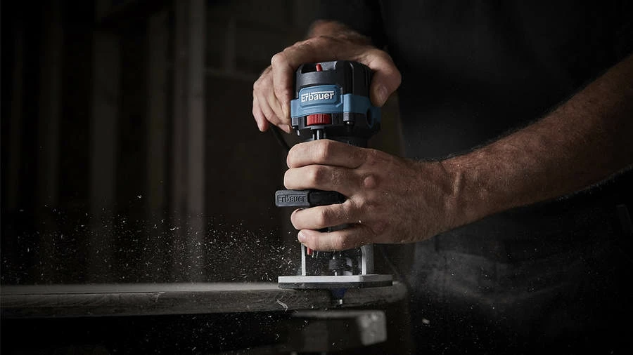 The Défonceuse, lamelleuse et affleureuse look. -The Défonceuse, lamelleuse et affleureuse look. defonceuse erbauer epr710 710 w situ1